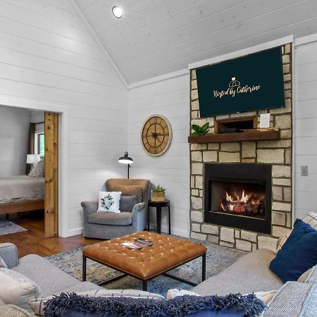 Stunning Luxury Cabin W Hot Tub And Fire Pit Holy Shiplap Is Perfect Romantic Couples Getaway Broken Bow Exterior foto