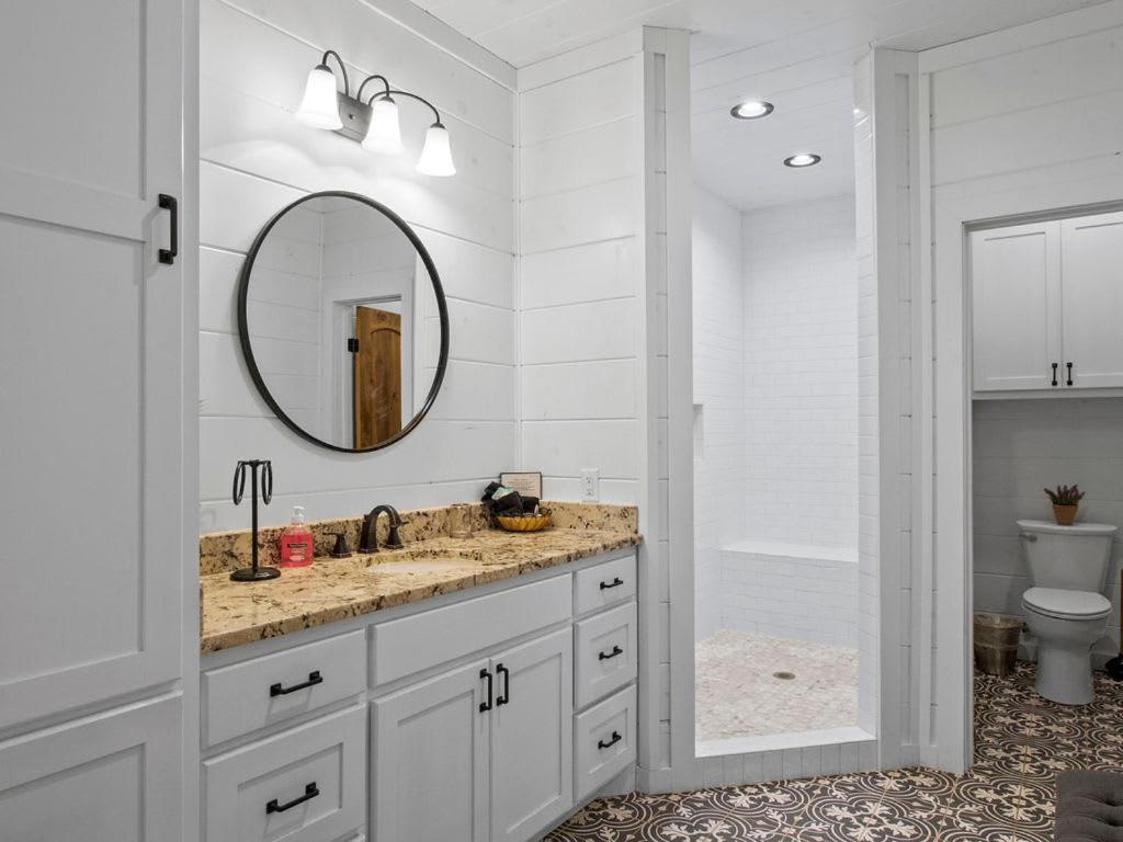 Stunning Luxury Cabin W Hot Tub And Fire Pit Holy Shiplap Is Perfect Romantic Couples Getaway Broken Bow Exterior foto