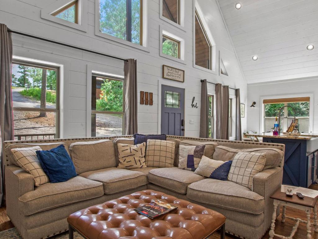 Stunning Luxury Cabin W Hot Tub And Fire Pit Holy Shiplap Is Perfect Romantic Couples Getaway Broken Bow Exterior foto