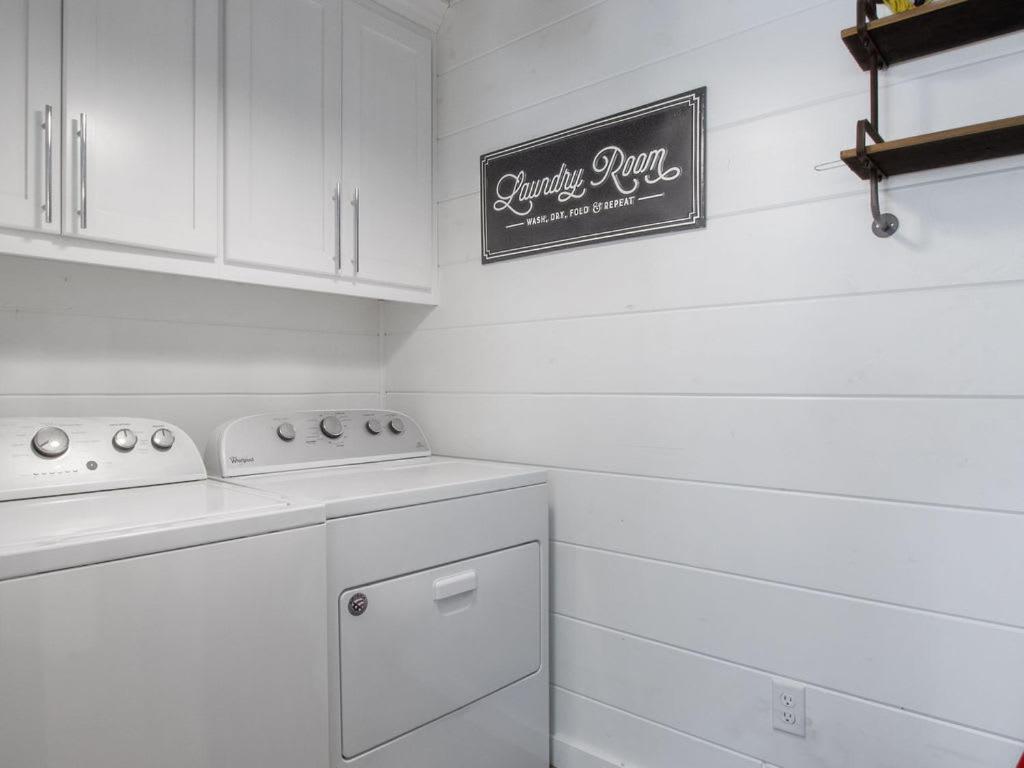Stunning Luxury Cabin W Hot Tub And Fire Pit Holy Shiplap Is Perfect Romantic Couples Getaway Broken Bow Exterior foto