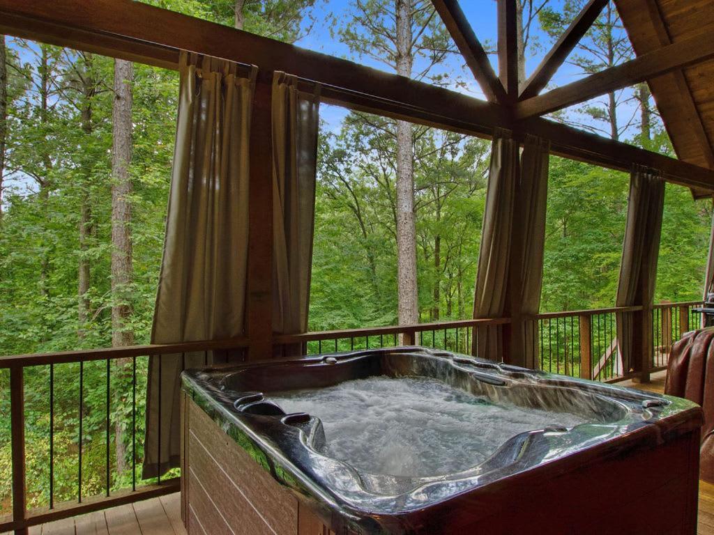 Stunning Luxury Cabin W Hot Tub And Fire Pit Holy Shiplap Is Perfect Romantic Couples Getaway Broken Bow Exterior foto